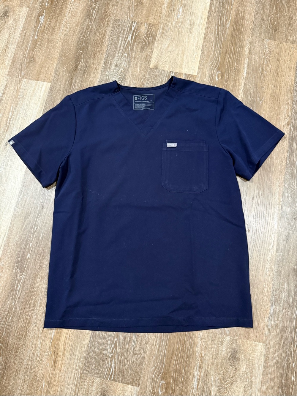 Figs Men’s Navy Short-Sleeve V-Neck Pocket Tee